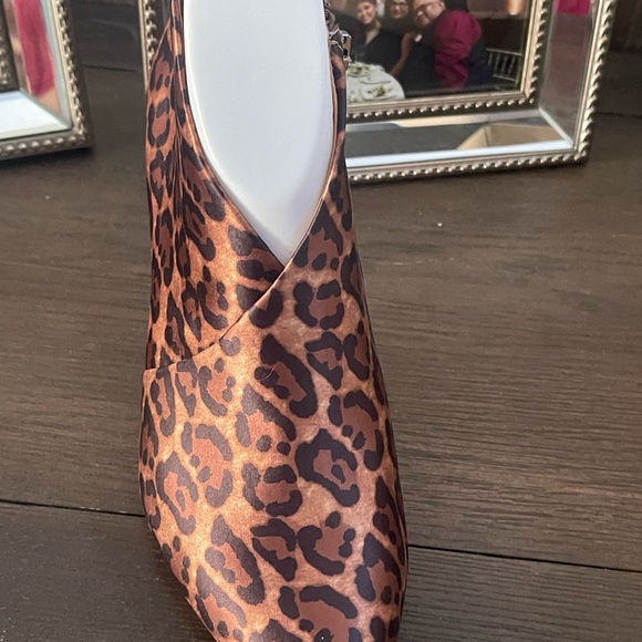 Leopard heel size 8.5 - Picture 2 of 5